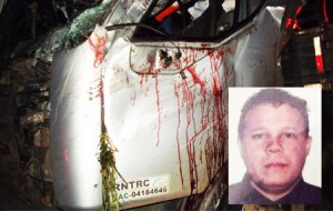 Caminhão tomba na madrugada desta sexta-feira (03/05) em Itaperuna (Foto: Renato Freitas)