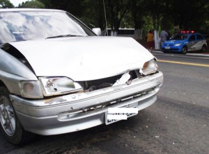 Acidente na BR 356 envolve bebê de quatro meses que foi encaminhado para emergência do HSJA (Foto: Renato Freitas)
