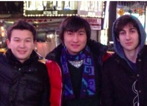 Azamat Tazhayakov e Dias Kadyrbayev, do Cazaquistão, com Dzhokhar Tsarnaev na Times Square