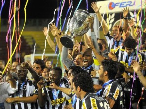 Botafogo derrota o Fluminense, fica com a Taça Rio e se torna Campeão Carioca de 2013