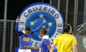 Cruzeiro estreia no Brasileiro com bela goleada sobre o Goiás: 5 a 0