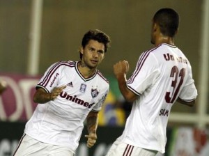 Fluminense derrota o Atlético-PR na estreia do Brasileirão 2013 Fluminense derrota o Atlético-PR na estreia do Brasileirão 2013