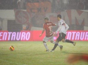 Internacional vence Santa Cruz-PE e avança na Copa do Brasil