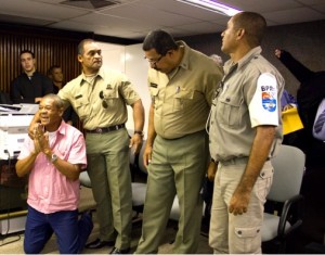 Juri absolve acusados de envolvimento na morte de PC Farias em Maceió