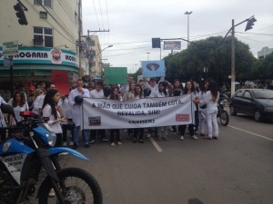 Passeata contra iniciativa do Governo Brasileiro em trazer médicos cubanos sem revalidação de diplomas