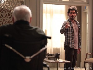 Ninho deixa César chocado ao dizer: 'Engole seu dinheiro!' (Foto: Amor à Vida / TV Globo) Ninho deixa César chocado ao dizer: 'Engole seu dinheiro!' (Foto: Amor à Vida / TV Globo)