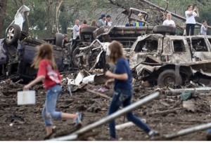 Número de mortos continua a subir em Oklahoma por causa do tornado