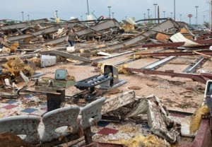 Número de mortos continua a subir em Oklahoma por causa do tornado Número de mortos continua a subir em Oklahoma por causa do tornado