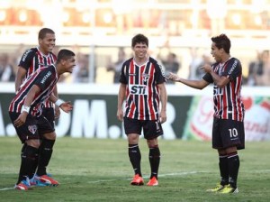 São Paulo vence a Ponte Preta e inicia Brasileirão 2013 com o pé direito