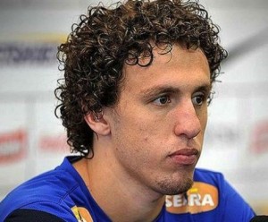 Galhardo relata em rede social que acidente que vitimou irmão em Itaperuna foi imprudência de um outro motorista Galhardo relata em rede social que acidente que vitimou irmão em Itaperuna foi imprudência de um outro motorista