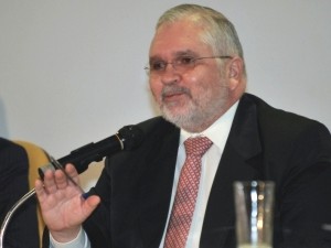 Procurador critica demora na prisão dos condenados do mensalão Procurador critica demora na prisão dos condenados do mensalão