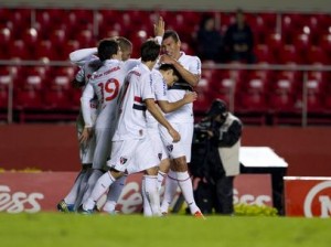 São Paulo goleia o Vasco e mantém embalo no Brasileirão São Paulo goleia o Vasco e mantém embalo no Brasileirão
