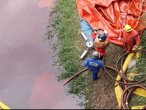 Vazamento de óleo diesel interrompe captação de água no Rio Paraíba em vários municípios