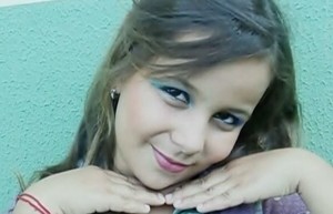 karolly morre em Goiás. Ela tentou proteger o pai na porta de pizzaria 