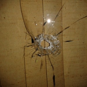 Homens entram atirando, assaltam supermercado em Espera Feliz e fogem deixando terror na cidade Homens entram atirando, assaltam supermercado em Espera Feliz e fogem deixando terror na cidade