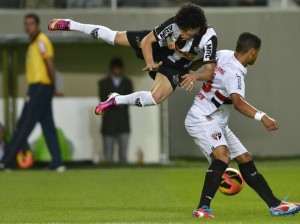 São Paulo segura o empate com o Atlético-MG e segue invicto no Brasileirão 2013