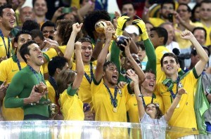 Brasil goleia a Espanha e é campeão invicto da Copa das Confederações
