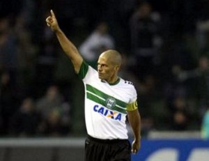 Fluminense joga melhor, mas perde no fim para o Coritiba: 2 a 1