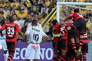 Flamengo vence Criciúma por 3 a 0 fora de casa e com direito a gol olímpico Flamengo vence Criciúma por 3 a 0 fora de casa e com direito a gol olímpico