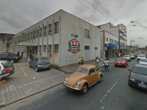 Policiais do 1º DP de São Vicente investigam o crime