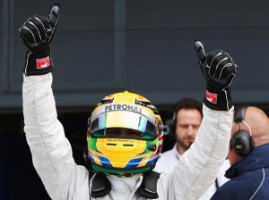 Em casa Lewis Hamilton faz a pole na Inglaterra e Massa fica com o 12º posto