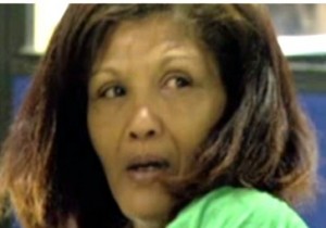 Mulher dorme ao lado do corpo do marido depois de matá-lo e cortar o seu órgão genital