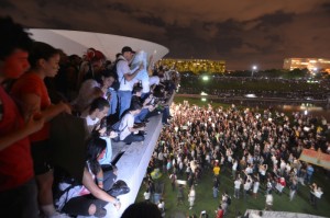 Mais uma vez as ruas do país foram tomadas contra corrupção, gastos públicos na Copa das Confederações e por mobilidade urbana Mais uma vez as ruas do país foram tomadas contra corrupção, gastos públicos na Copa das Confederações e por mobilidade urbana