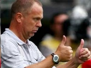 Mano Menezes será apresentado oficialmente no Flamengo em coletiva marcada para esta segunda-feira (17/06)