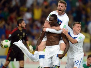 Itália vence o México na reabertura do Maracanã para jogos oficiais