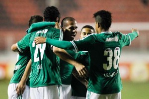 Em jogo disputado, Palmeiras vence o Avaí em Itu e volta ao G4