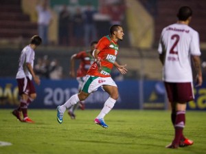 Fluminense é derrotado pela Portuguesa por 2 a 1 e não consegue a liderança do Brasileirão