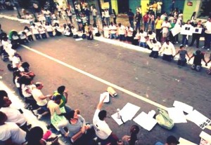 Cristãos fazem orações pelo país durante manifestação em Goiânia