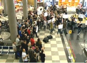 Aeroportuários entram em greve em 63 aeroportos em todo o país