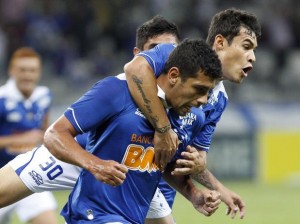 Cruzeiro arrasa Atlético-GO, encaminha vaga e celebra 13 anos de título