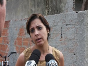 Delegada Carla Tavares informou que a menina de 2 anos, morta em Rio das Ostras, foi abusada sexualmente