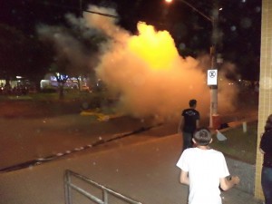 Tensão entre manifestantes e polícia em Itaperuna no Noroeste Fluminense em mais uma manifestação