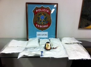 PF prende espanhol com 8 kg de cocaína no Aeroporto Internacional do Rio de Janeiro