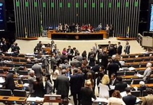 Deputados aprovam Estatuto da Juventude; texto vai a sanção