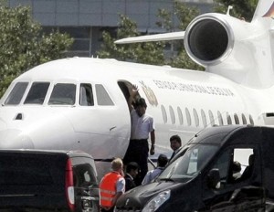 Depois de ter ficado preso na Áustria, avião do presidente da Bolívia é liberado