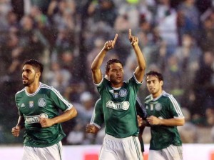 Palmeiras vence Figueirense de virada fora de casa e fica na liderança da Série B