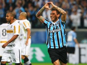 Grêmio faz o dever de casa, vence o Botafogo e chega perto do G-4