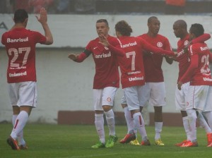 Com um bom futebol Internacional vence o Vasco por 5 a 3 no Centenário