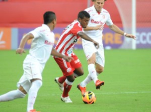 Náutico vence o Internacional por 3 x 0 e deixa a lanterna Náutico vence o Internacional por 3 x 0 e deixa a lanterna