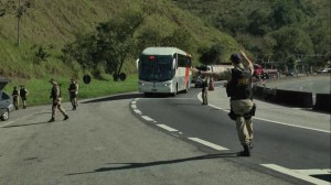 PRF impede 46 ônibus do exterior de entrar no Brasil PRF impede 46 ônibus do exterior de entrar no Brasil