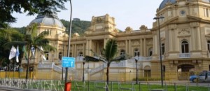 Palácio Guanabara foi cercado por grades recentemente por conta dos sucessivos protestos na cidade