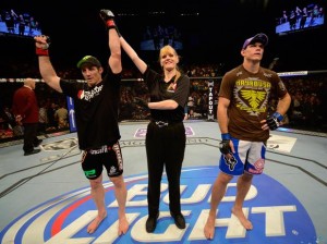 O americano Tim Kennedy levou a melhor contra o Roger Gracie por pontos