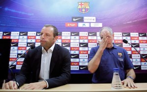 Sandro Rosell e Zubizarreta anunciam a saída de Tito Vilanova (Foto: Reuters) Sandro Rosell e Zubizarreta anunciam a saída de Tito Vilanova (Foto: Reuters)