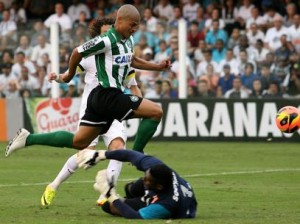 Coritiba empata com o Santos e permanece invicto no Brasileirão