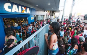 Polícia Federal desmente Governo sobre os saques do Bolsa Família e aponta que o boato foi espontâneo Polícia Federal desmente Governo sobre os saques do Bolsa Família e aponta que o boato foi espontâneo