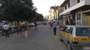 Ex-marido tenta matar mulher em Itaperuna com golpes de tesoura na via pública - Foto Renato Freitas - Blog do Adilson Ribeiro Ex-marido tenta matar mulher em Itaperuna com golpes de tesoura na via pública - Foto Renato Freitas - Blog do Adilson Ribeiro